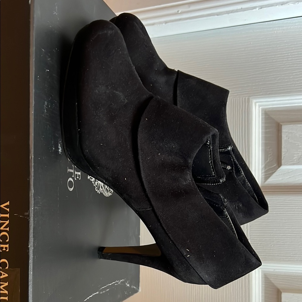Adrienne Vittadini Black Women's suede shoe/ boots size 8